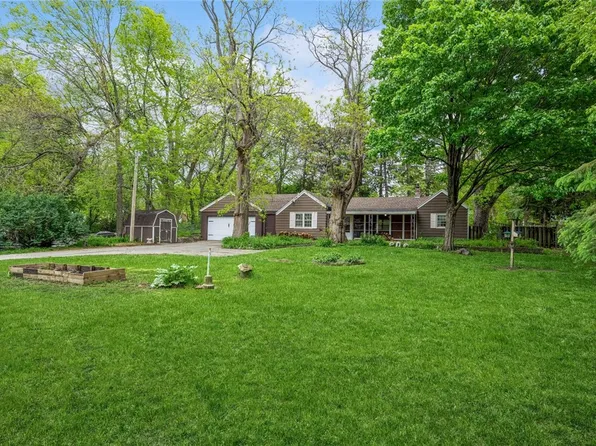 2535 E 28th St, Des Moines, IA 50317