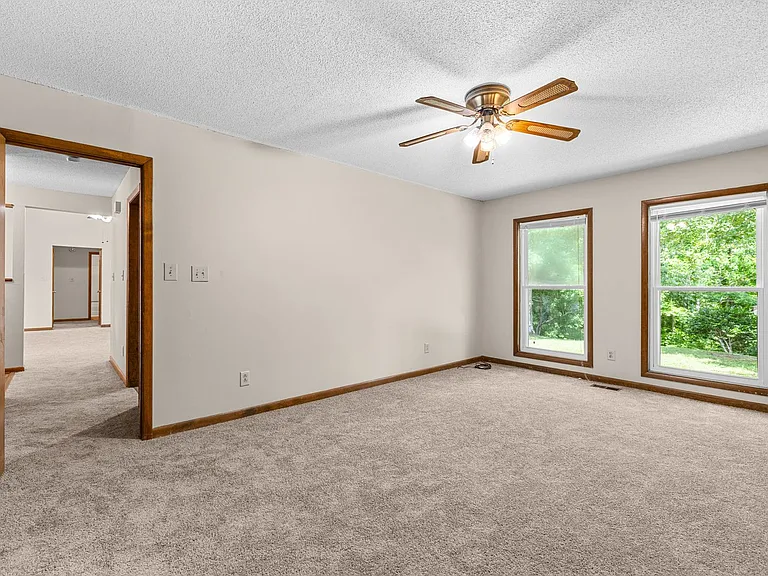 934 Welsh Ln — Photo 19