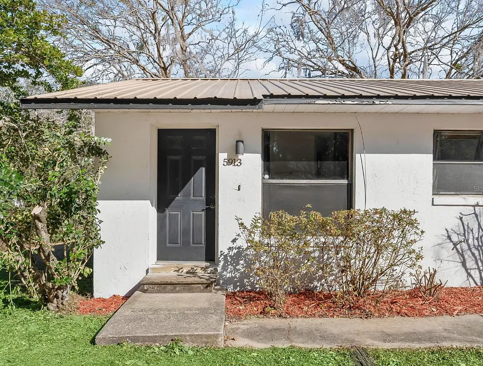 Building Photo - 5913 NW 9th St #5913