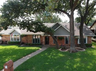 2413 Knightsbridge Dr, Grand Prairie, TX 75050