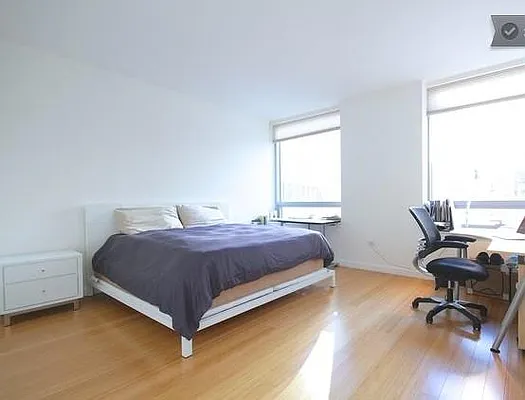 Sold by R New York | media 30