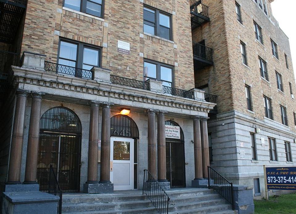 1st image of 645 Summer Ave #10
