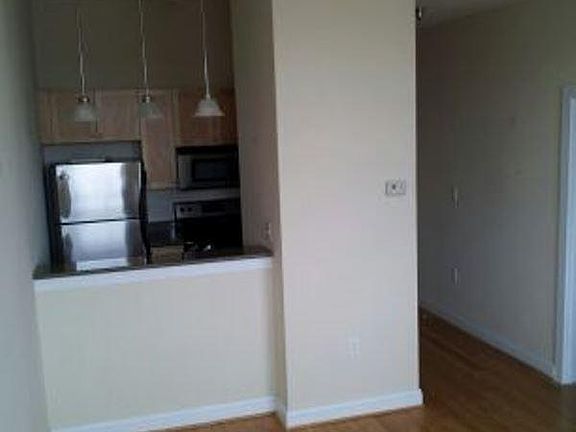 4th image of 1414 W Marshall St APT 404