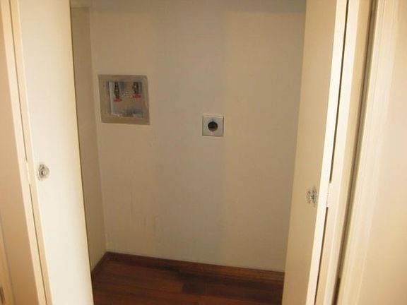 5th image of 700 W Fern Ave
