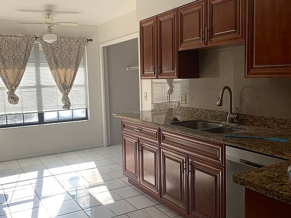 3rd image of 517 SW Quail Heights Ter