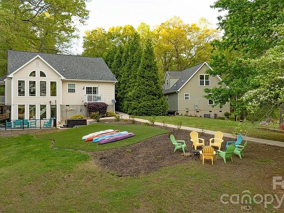 2nd image of 1325 Lytton Ln