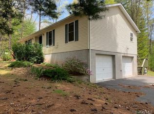 2 Hawk Mountain Dr, Sparrow Bush, NY 12780