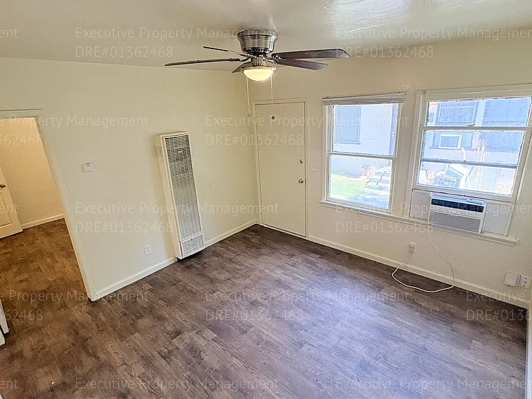 2321 N Inyo St — Photo 4