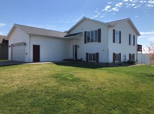 483 Jade St, Dickinson, ND 58601