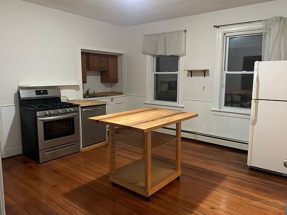 2nd image of 594 Wickenden St APT 1