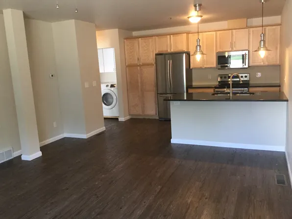 1612 C St SW #11, Cedar Rapids, IA 52404