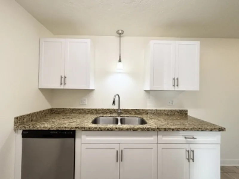 2 bed, 1.0 bath, 950 sqft, $1,100 — Photo 3