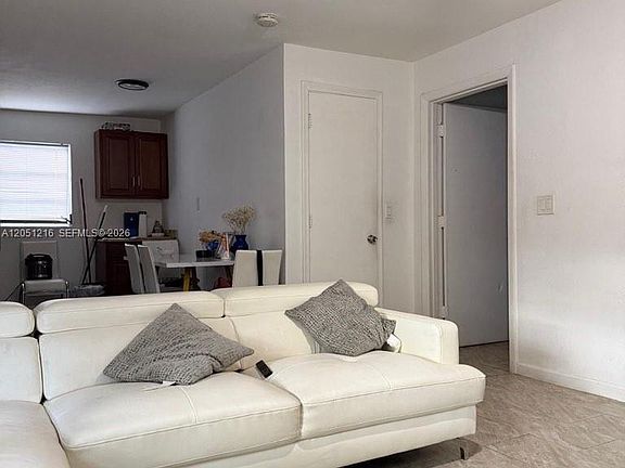 5th image of 163 NW 40th St #3