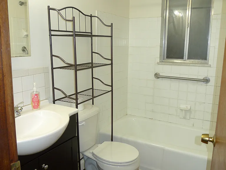 1097 Highland St — Photo 3