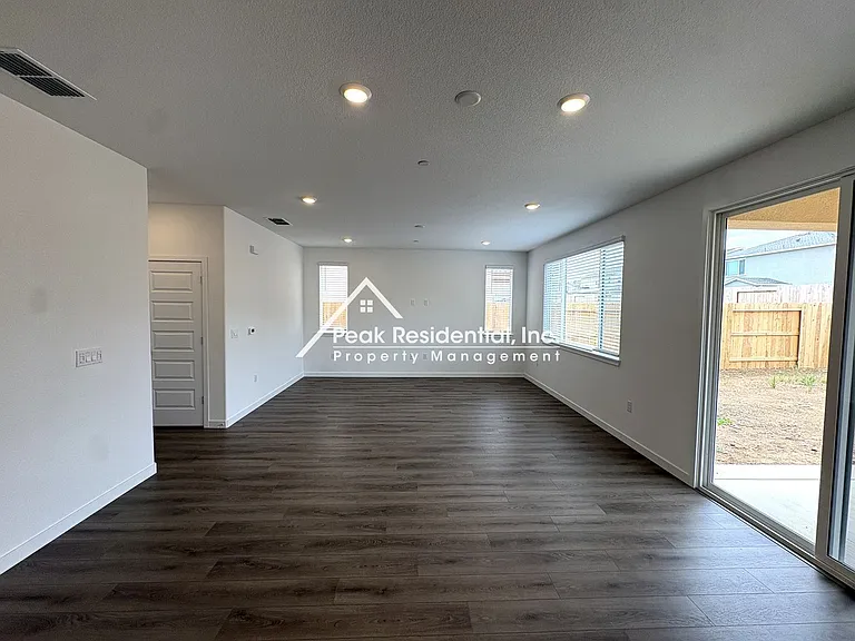 12636 Hereford Ave — Photo 9