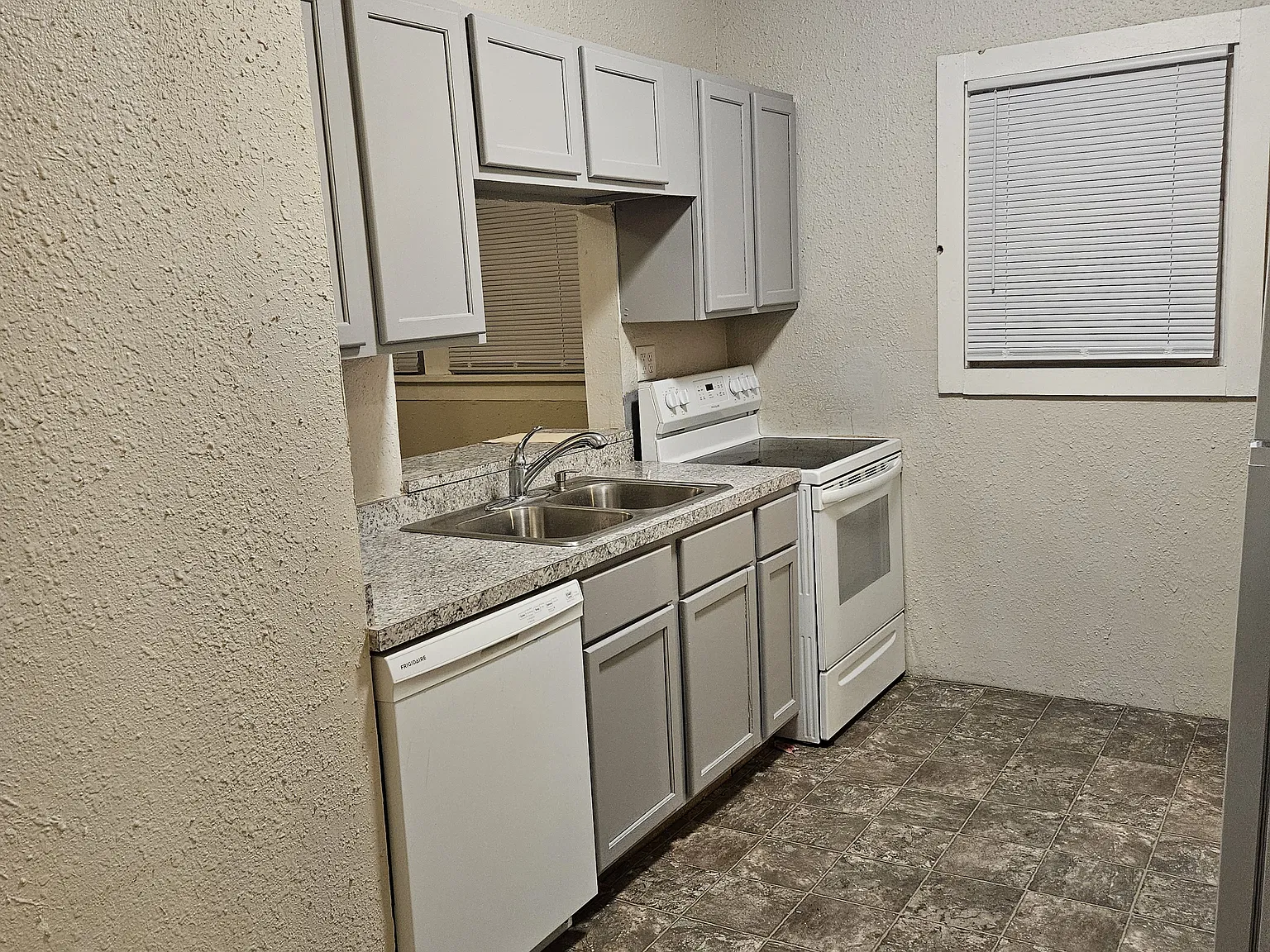 2 bed, 914 sqft, $995 — Photo 4