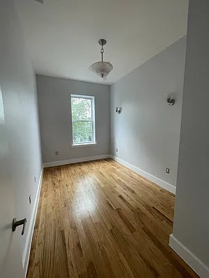 Rented by Greenrock Management | media 51