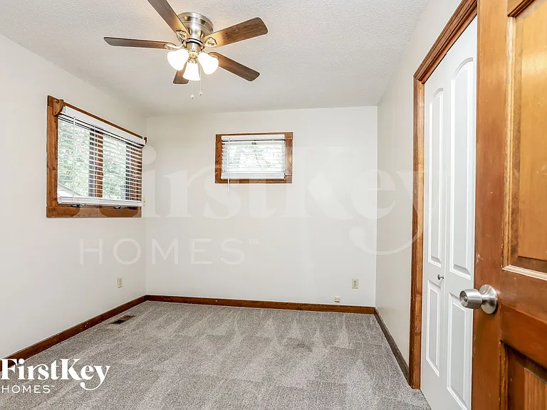 405 Montbrook Dr — Photo 12