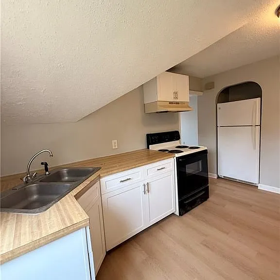 39 Andrews Ave — Photo 7