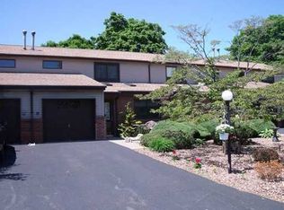 533 Barberry Ln, New Windsor, NY 12553