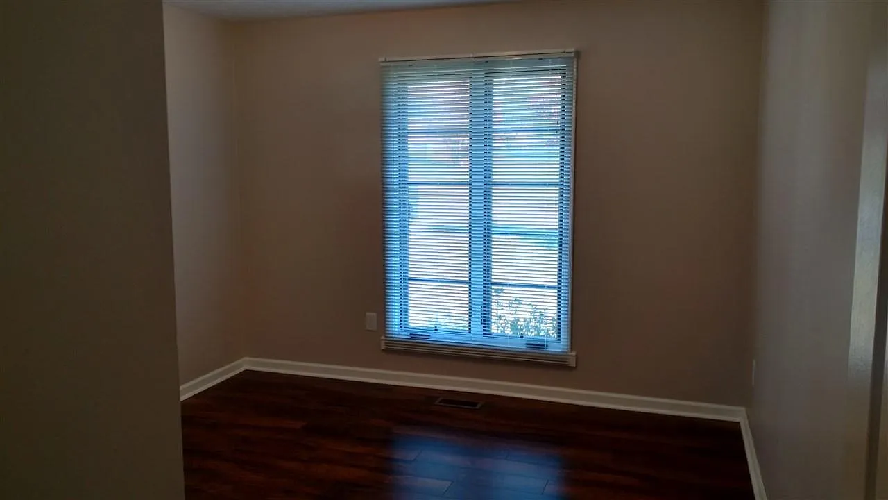 2 bed, 950 sqft, $1,250 — Photo 4