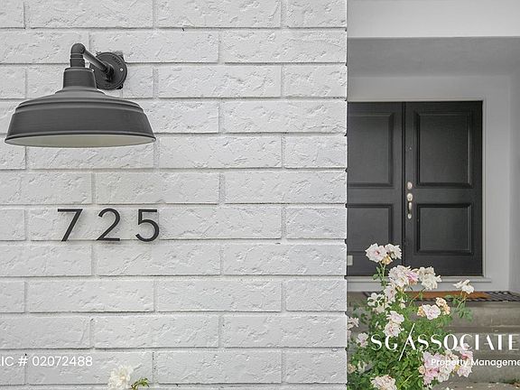 2nd image of 725 W San Andres Cir