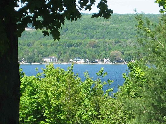 3rd image of 150 Orchard Dr