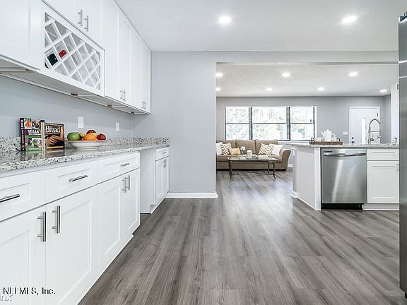 5th image of 3026 Cesery Blvd