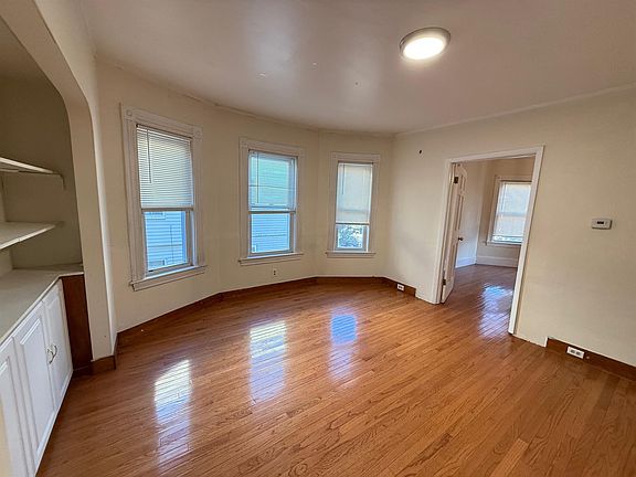 2nd image of 13 Waterhouse St APT 3