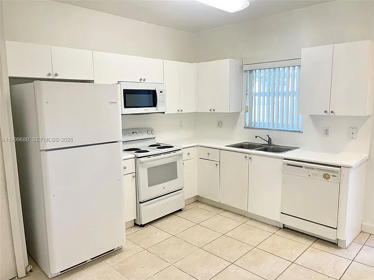 1635 SE 31st Ct #1635 — Photo 5