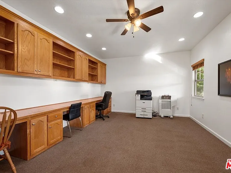 220 Hans Pl — Photo 23
