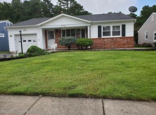 77 Whitmore Dr, Toms River, NJ 08757