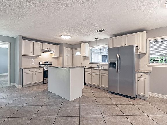 3rd image of 2900 Beldon Dr