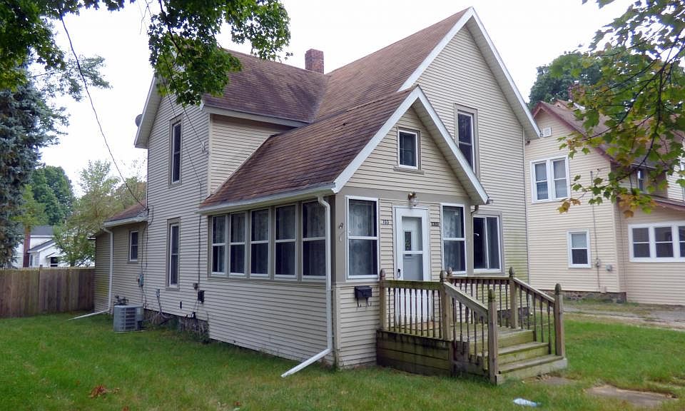 1st image of 103 W Wayne St