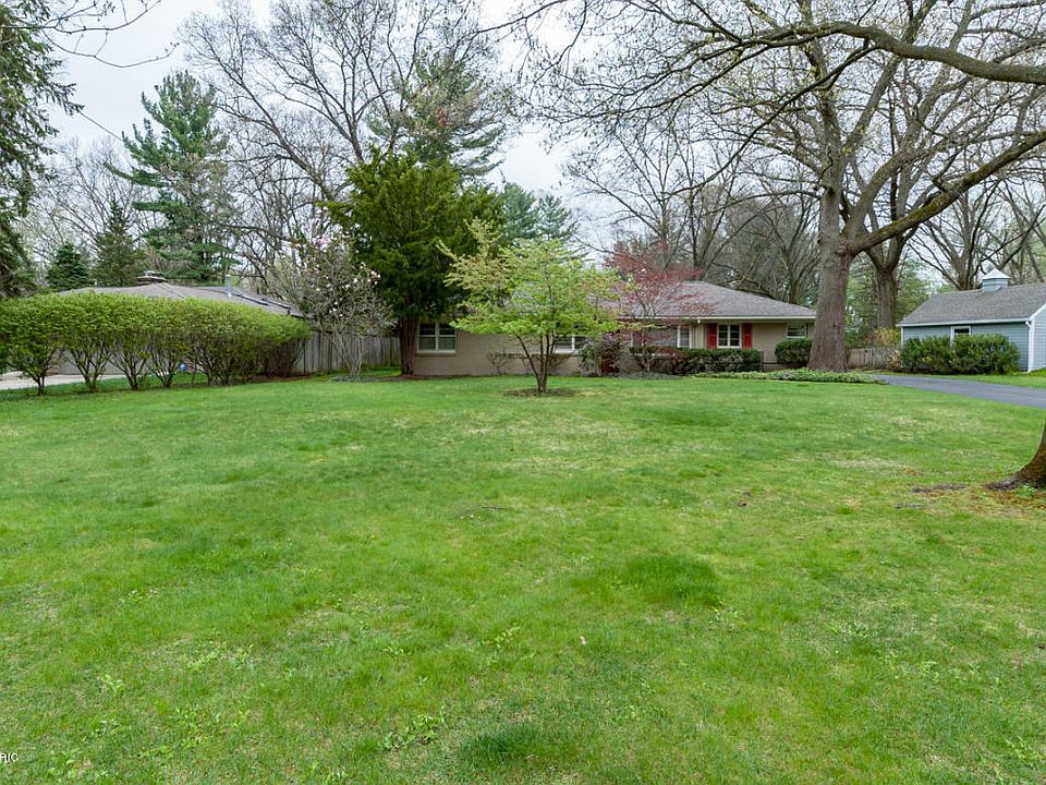 1st image of 4425 Lakeside Dr