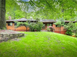 10 Mohawk Ln, Pomona, NY 10970