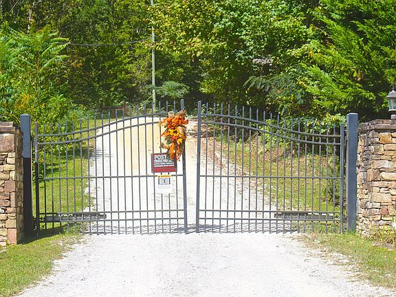 4th image of Campbell Highlands Dr