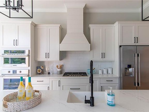 5th image of 2400 Division Rd #1