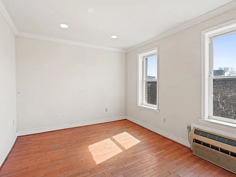 1110 Columbia Rd NW — Photo 12