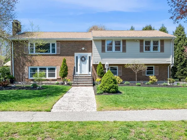 31 Rustic Ln, Reading, MA 01867