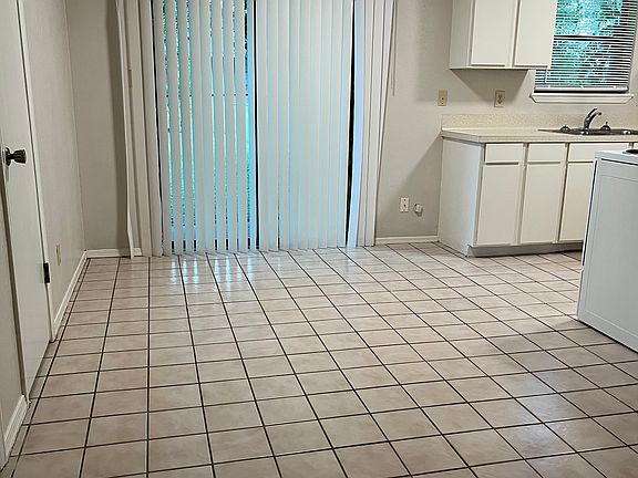 4th image of 5909 Sunrise Blvd #A