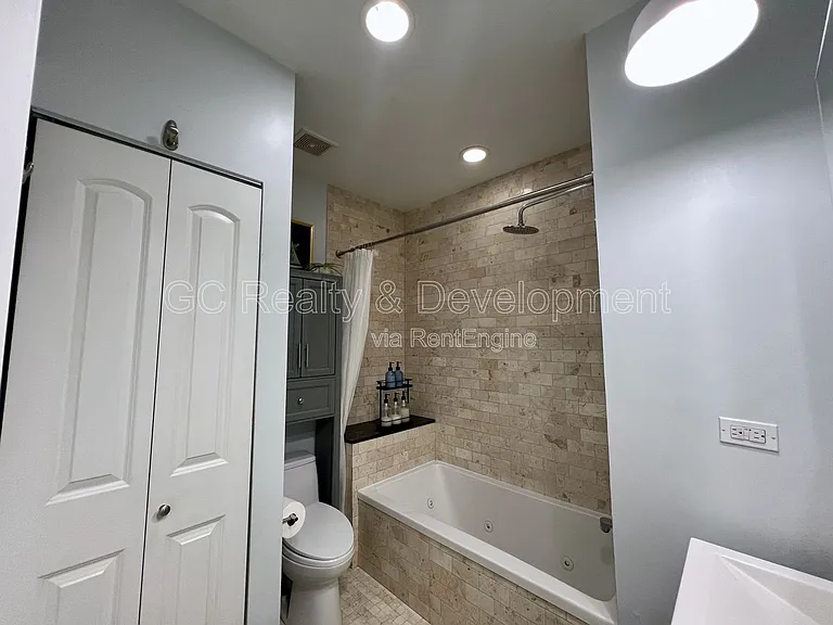 2702 W Cortland St #3 — Photo 12