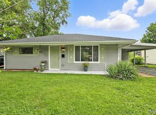 26 Rissant Dr, Florissant, MO 63031