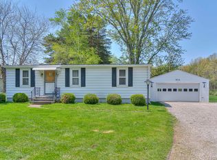 814 Blackman Rd, Jackson, MI 49201