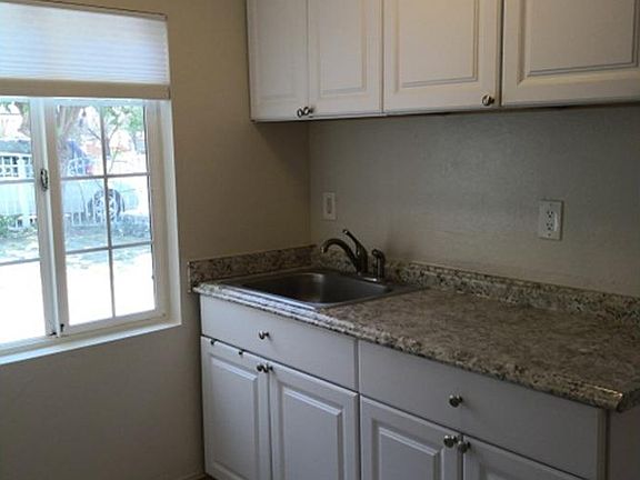 3rd image of 2044 Waverly Ave #2