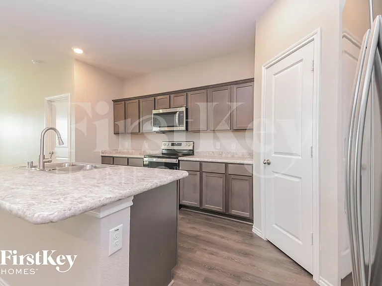 1608 River Oak Ln — Photo 7