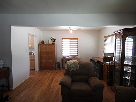 5th image of 2493 Hanning Ave