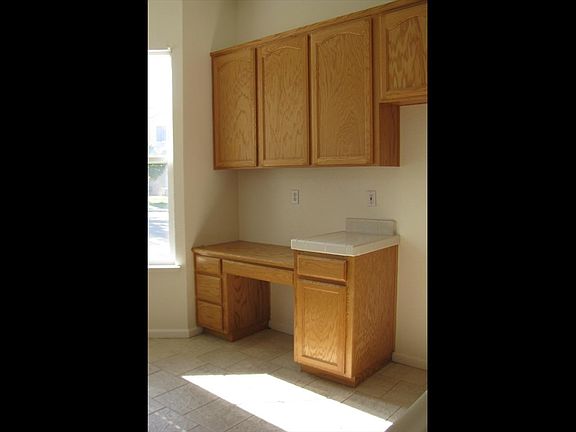 5th image of 127 Fieldstone Ct