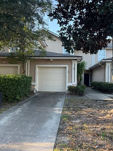 2 bed, 2.5 bath, 1295 sqft, $1,495 — Photo 3