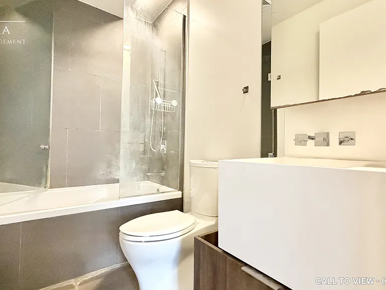 1 Bloor St E #524 — Photo 10